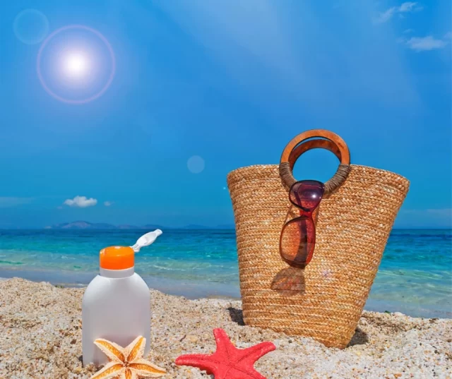 Although the temperature has dropped, the UV index is still high ☀️, particularly across the middle of the day. Most skin cancers are caused by exposure to the sun - don't forget to protect yourself 😎 🤠👕 🧴 ⛱!

#StaySafeInTheSun #cancerprevention